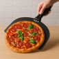Cuptor electric pentru pizza, reglabil, 1200W, maxim 420 grade Celsius, piatra ceramica cu manere, 2 spatule, cutit Cuptor electric pentru pizza, reglabil, 1200W, maxim 420 grade Celsius, piatra ceramica cu manere, 2 spatule, cutit